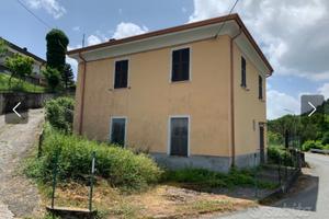 Casa in zona tranquilla e collinare