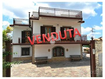 VILLA SINGOLA A ALBANO LAZIALE