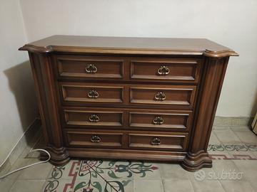 Cassettiera in legno massello, finiture classiche