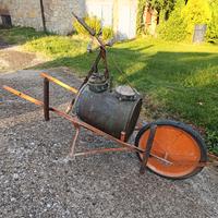 Carriola irroratrice verderame a spinta vintage 