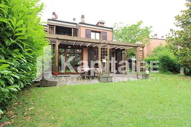 Villa di 225 m² con 5 locali e box auto doppio a G
