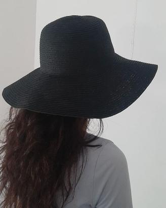 Cappello nero falda larga