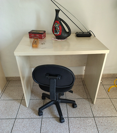 Scrivanie+letto singolo+comodino+materassi singoli