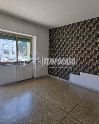 Appartamento a Napoli Via Gigante Mario 5 locali