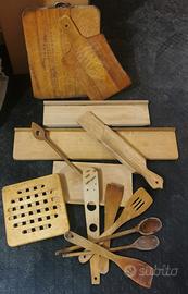 Taglieri vintage ed utensili vari da cucina