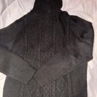 Maglione nero a collo alto