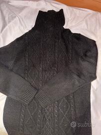 Maglione nero a collo alto