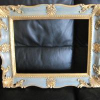 Cornice vuota in legno lavorato