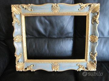 Cornice vuota in legno lavorato