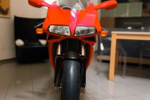 Ducati 996 prima serie 5000 km originali.