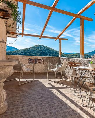 Casa alle grotte di Frasassi