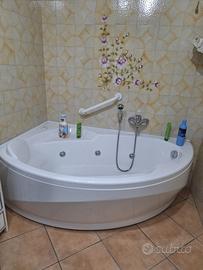 Vasca da bagno con idromassaggio