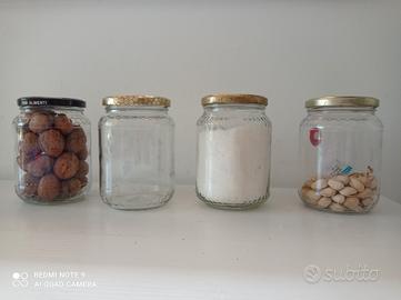 Barattoli in vetro per alimenti con tappo. 