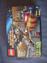 LEGO 76013   Batman: Il Rullo Compressore di Joker