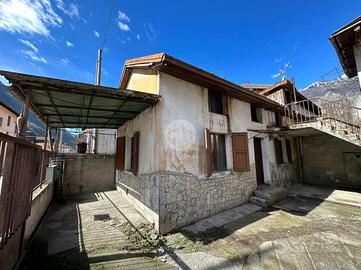 CASA INDIPENDENTE A ESINE