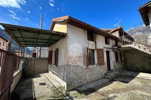 CASA INDIPENDENTE A ESINE