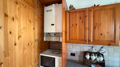 Cucina il legno completa di elettrodomestici 