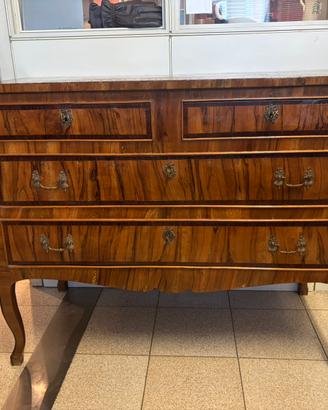 Cassettone antico dell’800 lastronato in noce