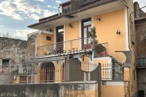 Casa semindipendete con cortile di proprietà