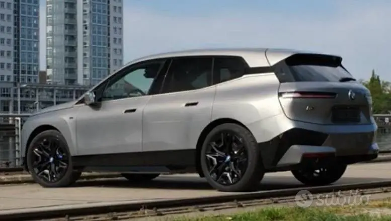 BMW iX (i20)