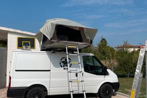 Transit con tenda su tetto