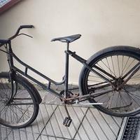 bicicletta vecchia con freni a bacchetta 