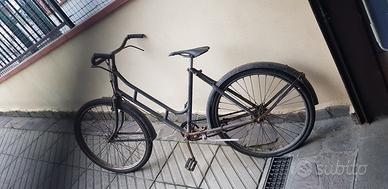 bicicletta vecchia con freni a bacchetta 