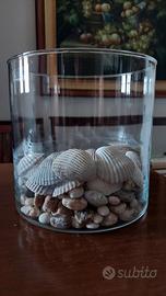 Vaso di vetro 20x20 cm  con ciottoli e conchiglie