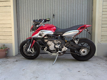 MV Agusta rivale 800