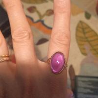 Anello oro rosa e pietra lillà