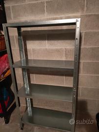 scaffali