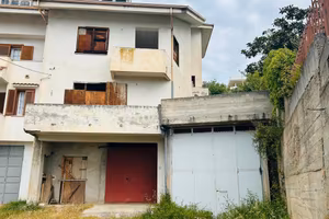 Villa bifamiliare di ampia metratura con giardino