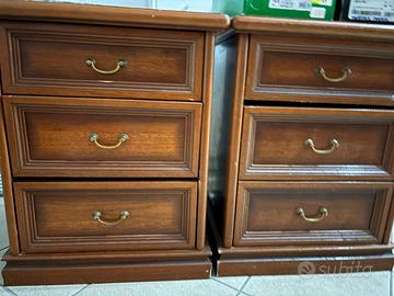 Comodini con tre cassetri