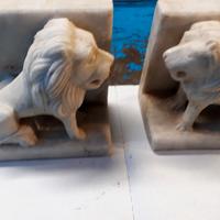 Coppia in marmo leone e leonessa