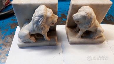 Coppia in marmo leone e leonessa