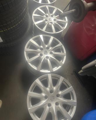 4 cerchi Porsche Nuovi 18 ‘  con 4 gomme