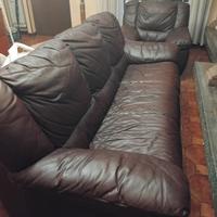 Divano in pelle 3 posti + 2 poltrone