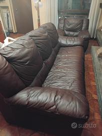 Divano in pelle 3 posti + 2 poltrone
