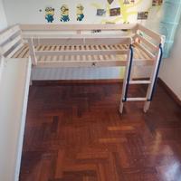  Letto castello con scivolo. 