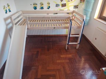  Letto castello con scivolo. 