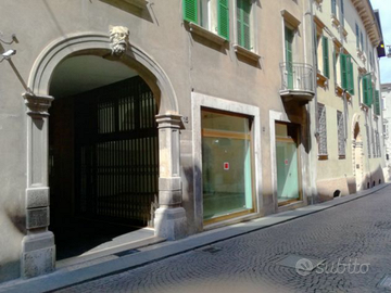 Adiacente Portoni Borsari Negozio