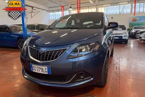Lancia Ypsilon 1.0 firefly hybrid Silver s&s 70cv
