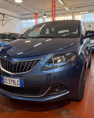 Lancia Ypsilon 1.0 firefly hybrid Silver s&s 70cv
