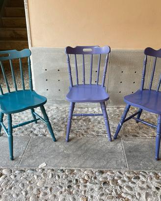 Sedie dai colori pastello