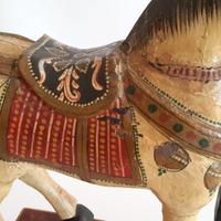 Cavallo Antico in legno colore bianco dipinto