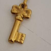 1 ciondolo in oro giallo 750 chiave delle felicità