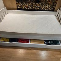 letto  salvaspazio  con cassettiera  sotto 