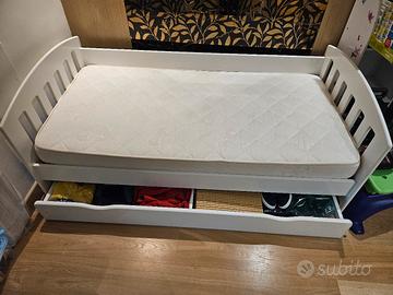 letto  salvaspazio  con cassettiera  sotto 