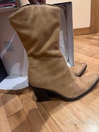 Stivali a punta in camiscio