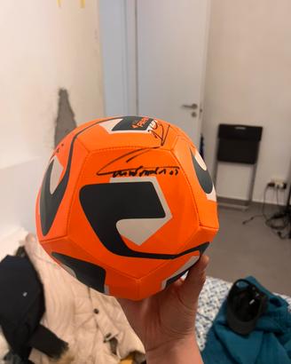 Pallone da calcio autografato